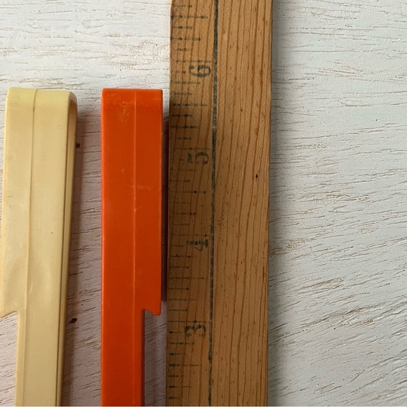 Vintage Tupperware #1299 Party Prize Tongs Set Of Two - Picture 3 of 3